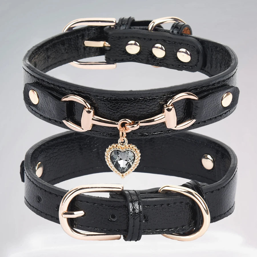 Collar con Dijes de Corazón de Pedrería para Perros Pequeños y Medianos - Collar Elegante con Efecto Termosensible y Cierre Ajustable