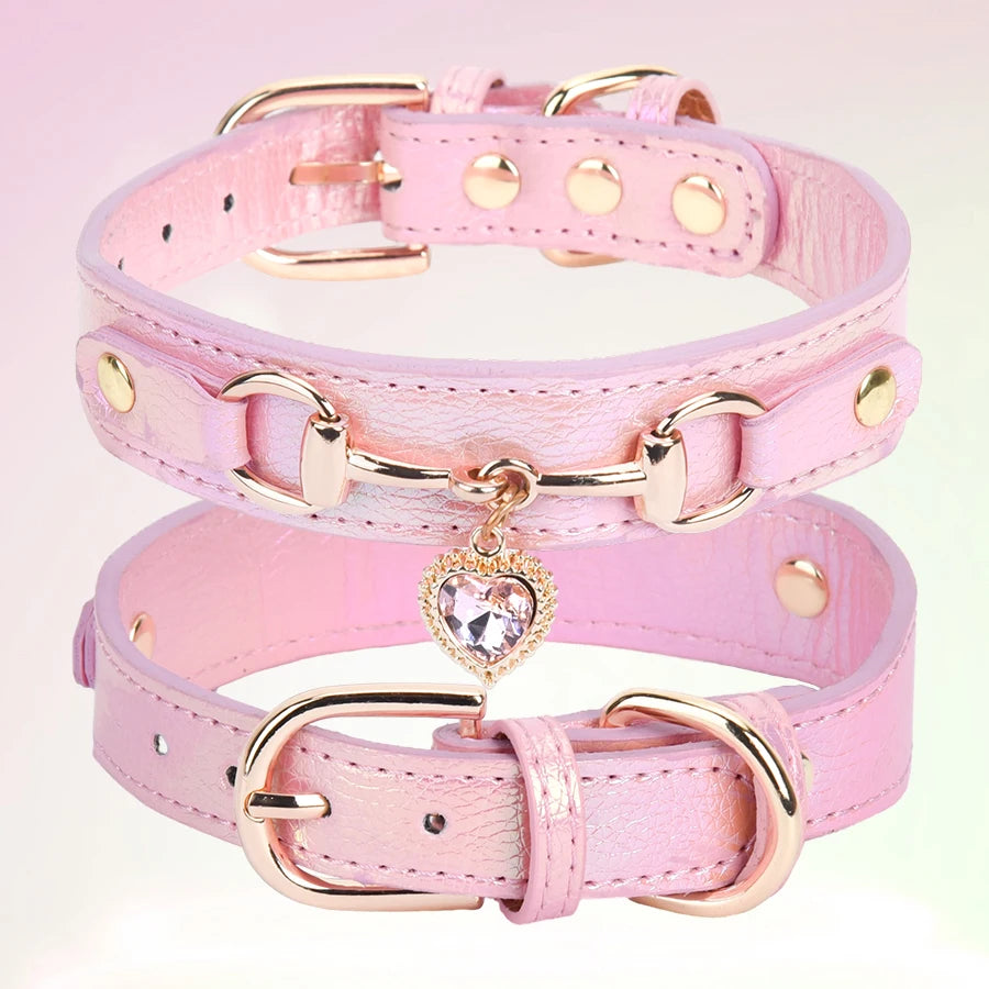 Collar con Dijes de Corazón de Pedrería para Perros Pequeños y Medianos - Collar Elegante con Efecto Termosensible y Cierre Ajustable