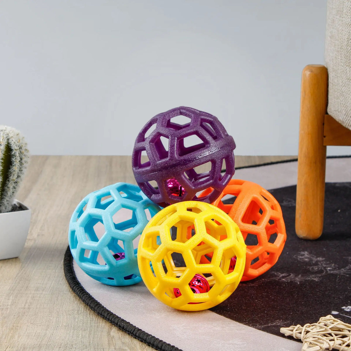 Pelota Interactiva Hueca Molar de TPR para Perros – Juguete Mordedor Geométrico Ultra Resistente para Masticación, Limpieza Dental y Cachorros
