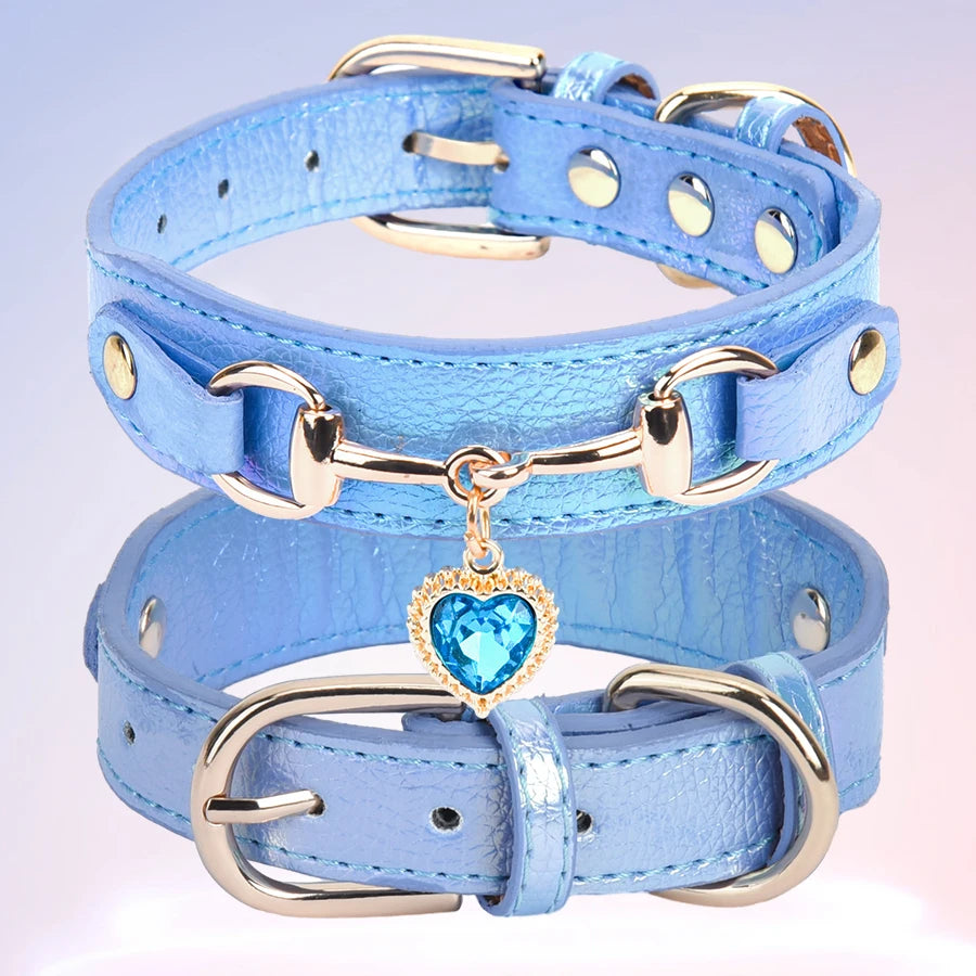 Collar con Dijes de Corazón de Pedrería para Perros Pequeños y Medianos - Collar Elegante con Efecto Termosensible y Cierre Ajustable