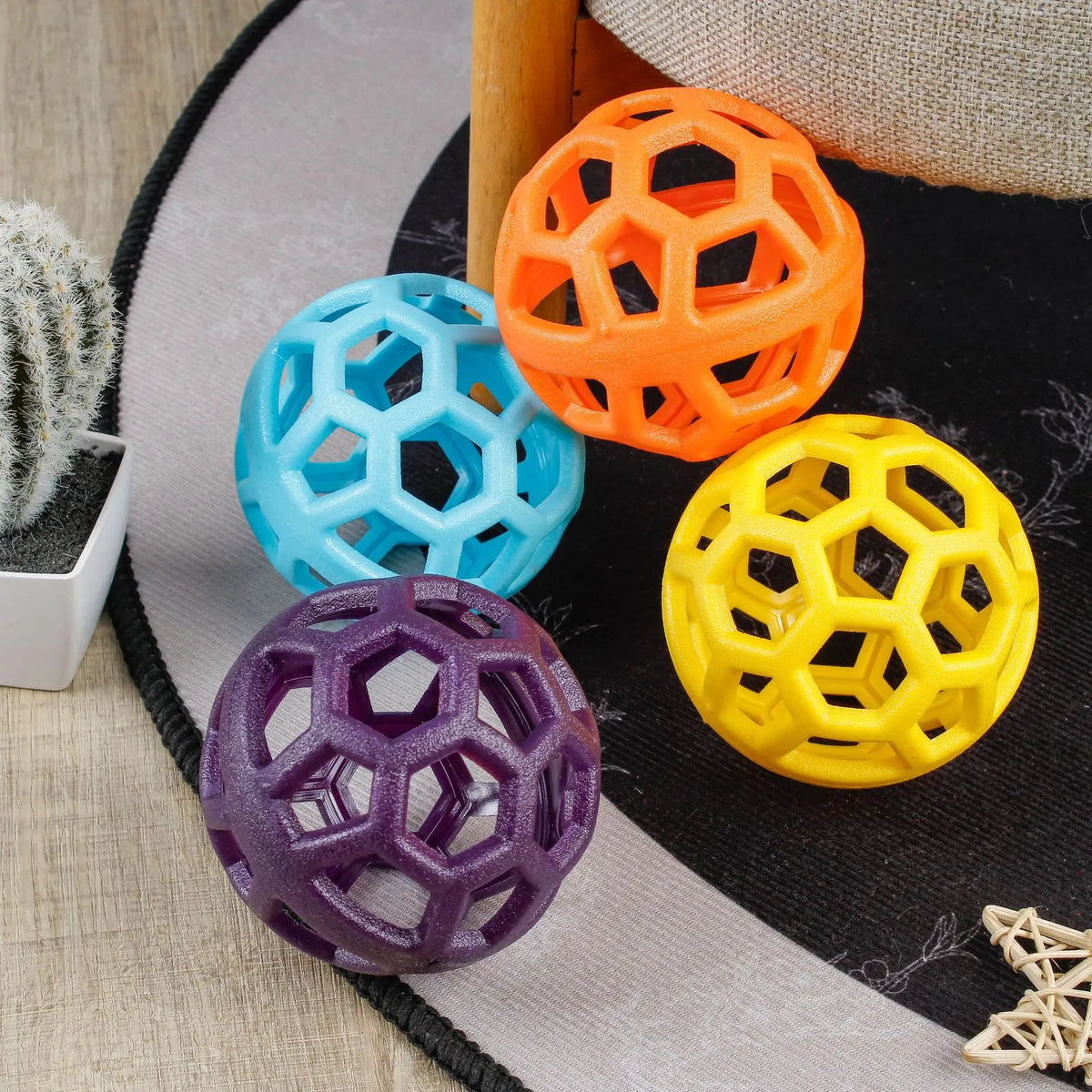 Pelota Interactiva Hueca Molar de TPR para Perros – Juguete Mordedor Geométrico Ultra Resistente para Masticación, Limpieza Dental y Cachorros
