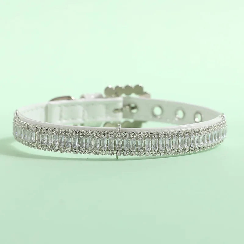 Dale un Toque Único y Encantador al Look de tu Mascota - Collar Decorativo Suave y Cómodo para Perros y Gatos