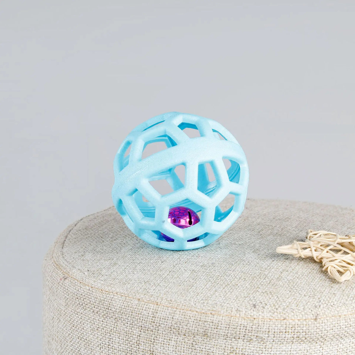 Pelota Interactiva Hueca Molar de TPR para Perros – Juguete Mordedor Geométrico Ultra Resistente para Masticación, Limpieza Dental y Cachorros