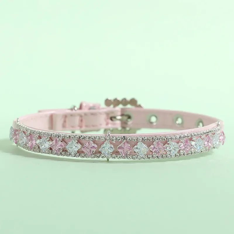 Dale un Toque Único y Encantador al Look de tu Mascota - Collar Decorativo Suave y Cómodo para Perros y Gatos